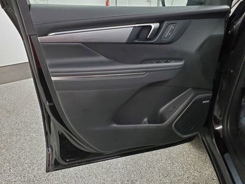 Used 2025 Buick Enclave Preferred image 12