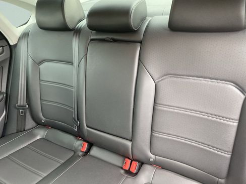 Used 2020 Volkswagen Passat 2.0T R-Line image 11