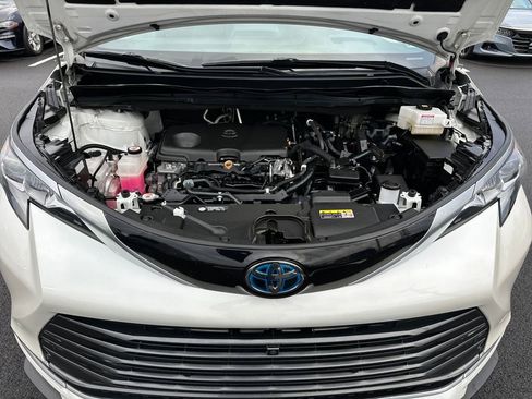 Used 2021 Toyota Sienna Platinum image 10