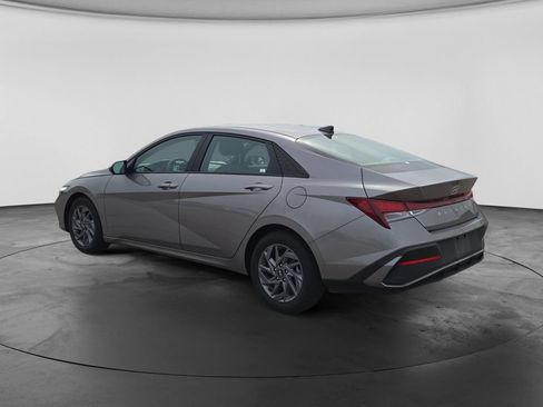 Used 2024 Hyundai Elantra SEL FWD image 8