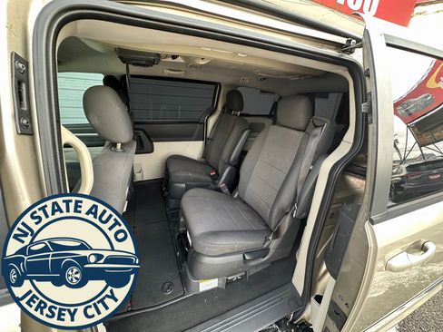 Used 2008 Dodge Grand Caravan SXT w/ Flexible Seating Group image 5