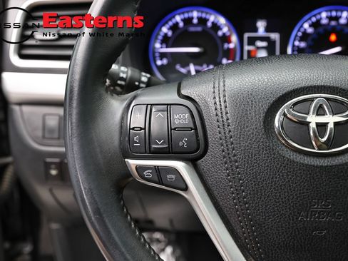 Used 2016 Toyota Highlander XLE AWD/4WD image 15