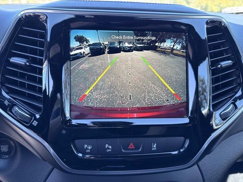 Used 2021 Jeep Cherokee High Altitude image 24