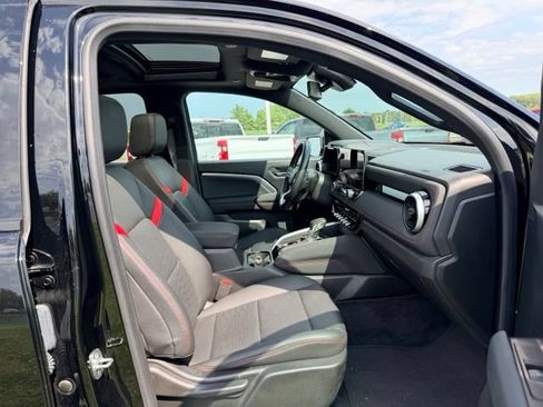 Used 2023 Chevrolet Colorado Z71 w/ Z71 Convenience Package 2 AWD/4WD image 11