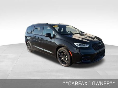 Used 2022 Chrysler Pacifica Touring-L w/ Uconnect Theater Family Group image 2