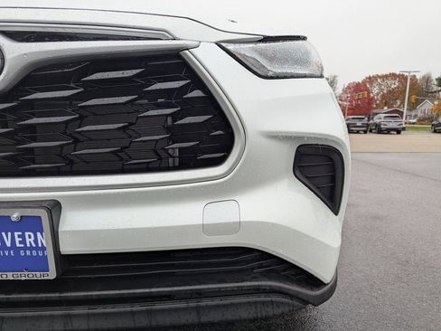 Used 2023 Toyota Highlander L image 11