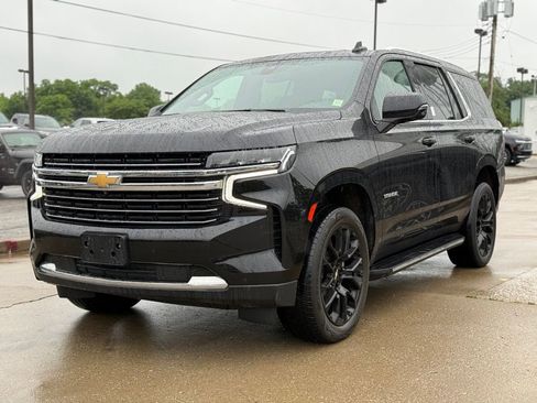 Used 2022 Chevrolet Tahoe LT w/ Luxury Package AWD/4WD image 2
