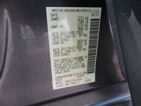 Used 2017 Nissan Titan SV image 19