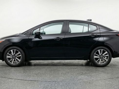 Used 2025 Nissan Versa SV FWD image 5
