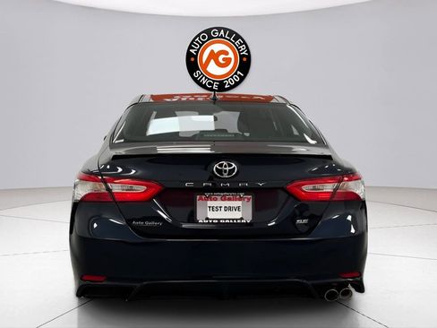 Used 2020 Toyota Camry SE image 6