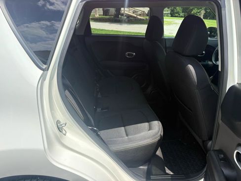 Used 2016 Kia Soul + w/ Designer's Package FWD image 19