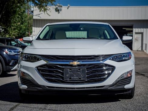 Used 2024 Chevrolet Malibu LT image 3
