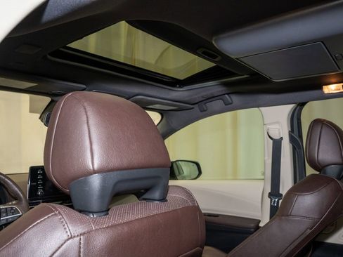 Used 2024 Toyota Sienna Platinum image 10