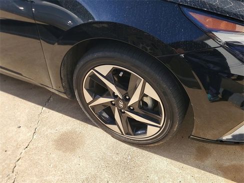 Used 2023 Hyundai Elantra Limited w/ Cargo Package image 4