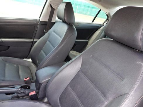 Used 2011 Volkswagen Jetta SE FWD image 11