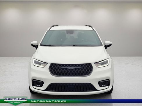 Used 2023 Chrysler Pacifica Touring-L w/ S Appearance Package image 2