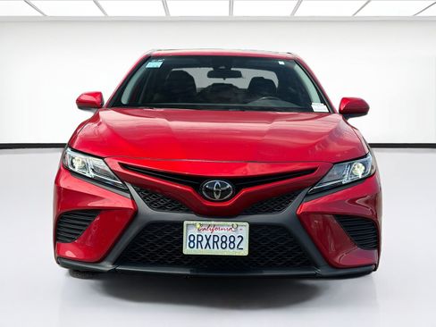 Used 2020 Toyota Camry SE FWD image 2
