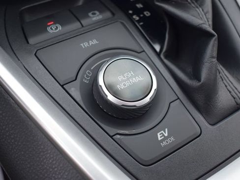 Used 2019 Toyota RAV4 XSE w/ XSE Weather Package AWD/4WD image 31