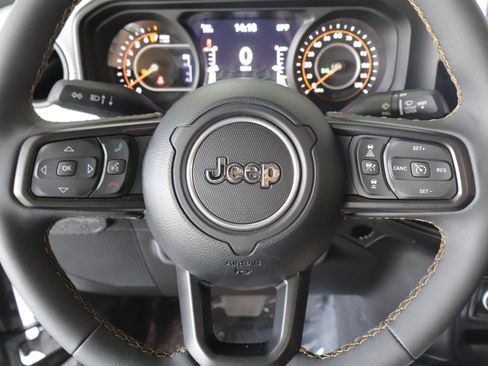 Used 2024 Jeep Gladiator Sport AWD/4WD image 14