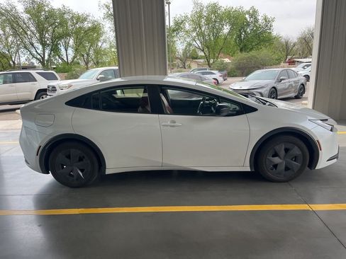 Used 2024 Toyota Prius Prime FWD image 2