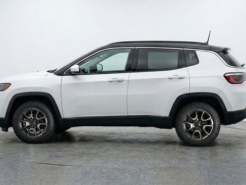 Used 2025 Jeep Compass Trailhawk AWD/4WD image 5