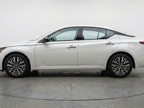 Used 2025 Nissan Altima 2.5 SV FWD image 5