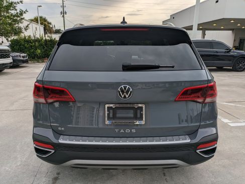 Certified 2024 Volkswagen Taos SE FWD image 5