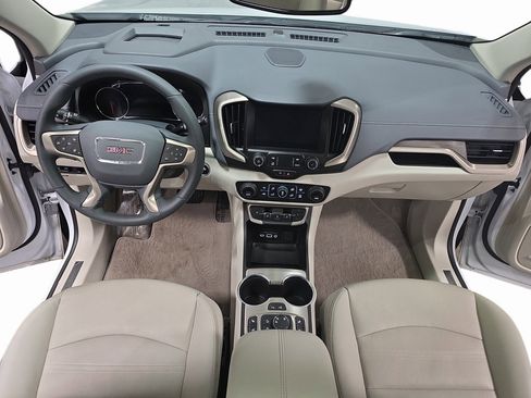 Used 2024 GMC Terrain Denali w/ Denali Premium Package image 9