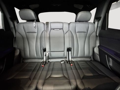 Certified 2025 Audi Q7 3.0T Premium Plus image 18