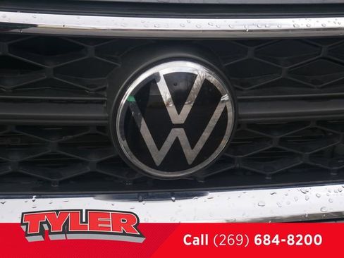 Used 2022 Volkswagen Taos SE image 13