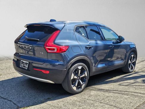Used 2021 Volvo XC40 T5 Momentum w/ Premium Package AWD/4WD image 3