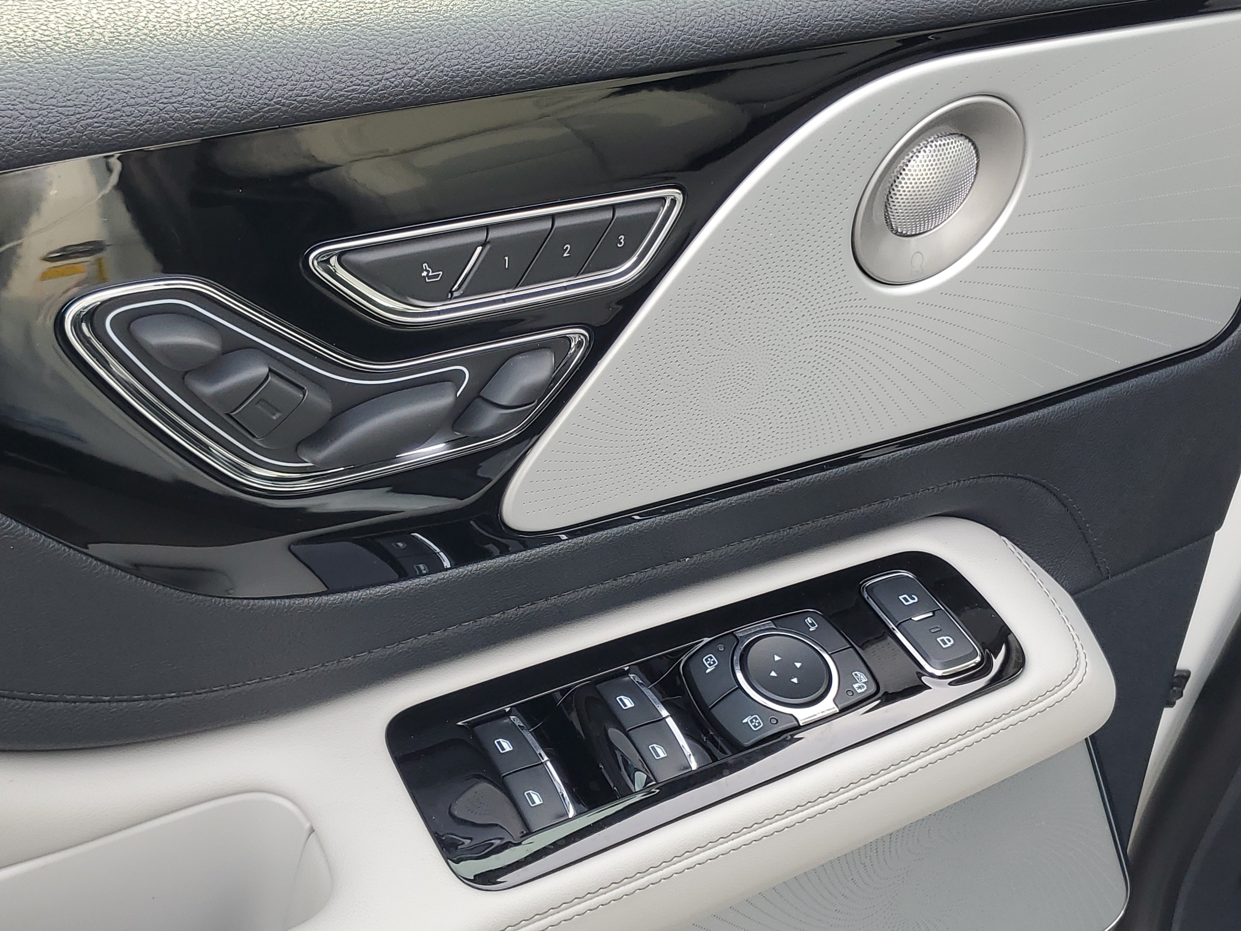 New 2027 Lincoln Aviator Reserve AWD/4WD image 9