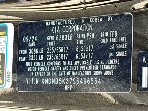 Used 2025 Kia Carnival FWD image 34