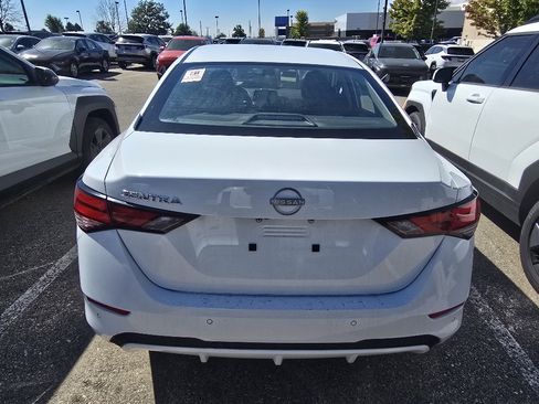 Used 2024 Nissan Sentra S FWD image 15