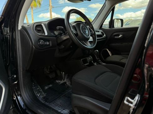 Used 2019 Jeep Renegade Latitude w/ UConnect 8.4 Nav Group image 39