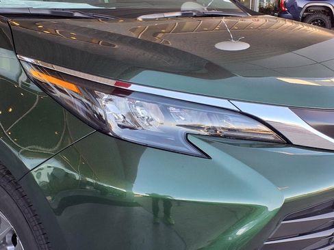 New 2026 Toyota Sienna LE image 5