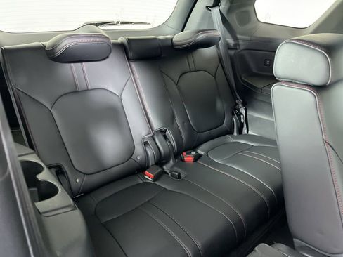 Certified 2025 Honda Pilot Black Edition image 10