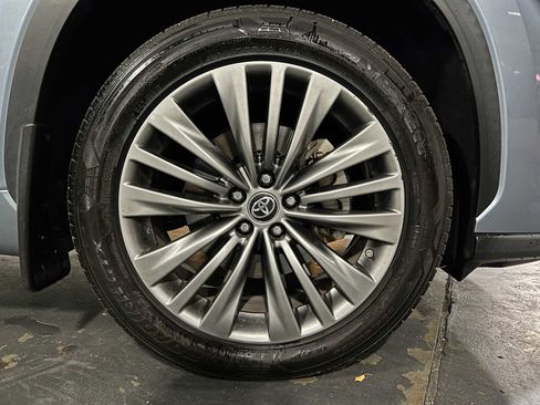 Used 2021 Toyota Highlander Platinum image 9