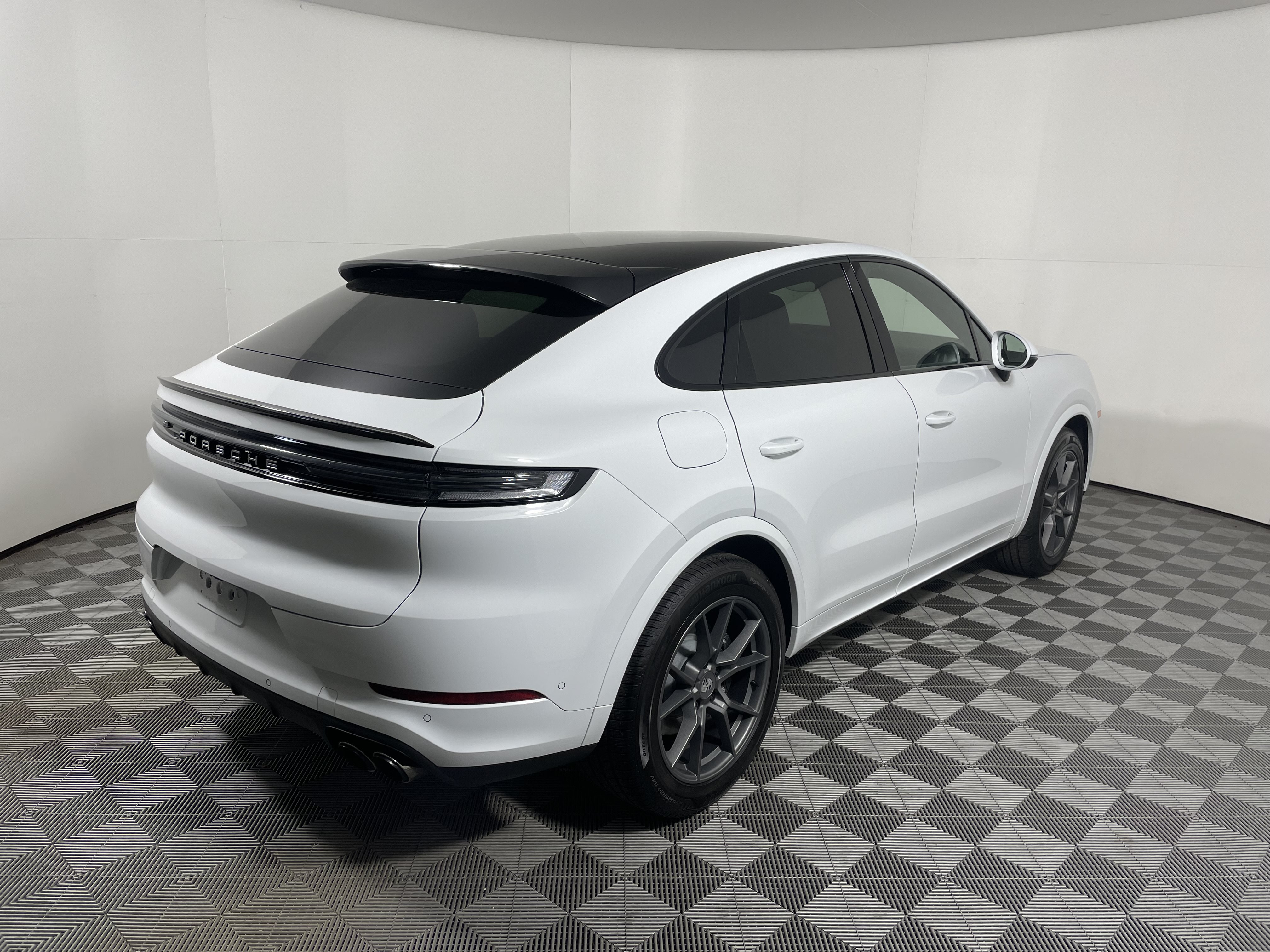 Used 2025 Porsche Cayenne Coupe AWD/4WD image 7