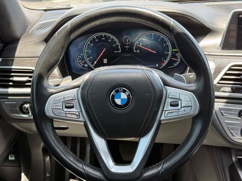 Used 2018 BMW 750i RWD image 9