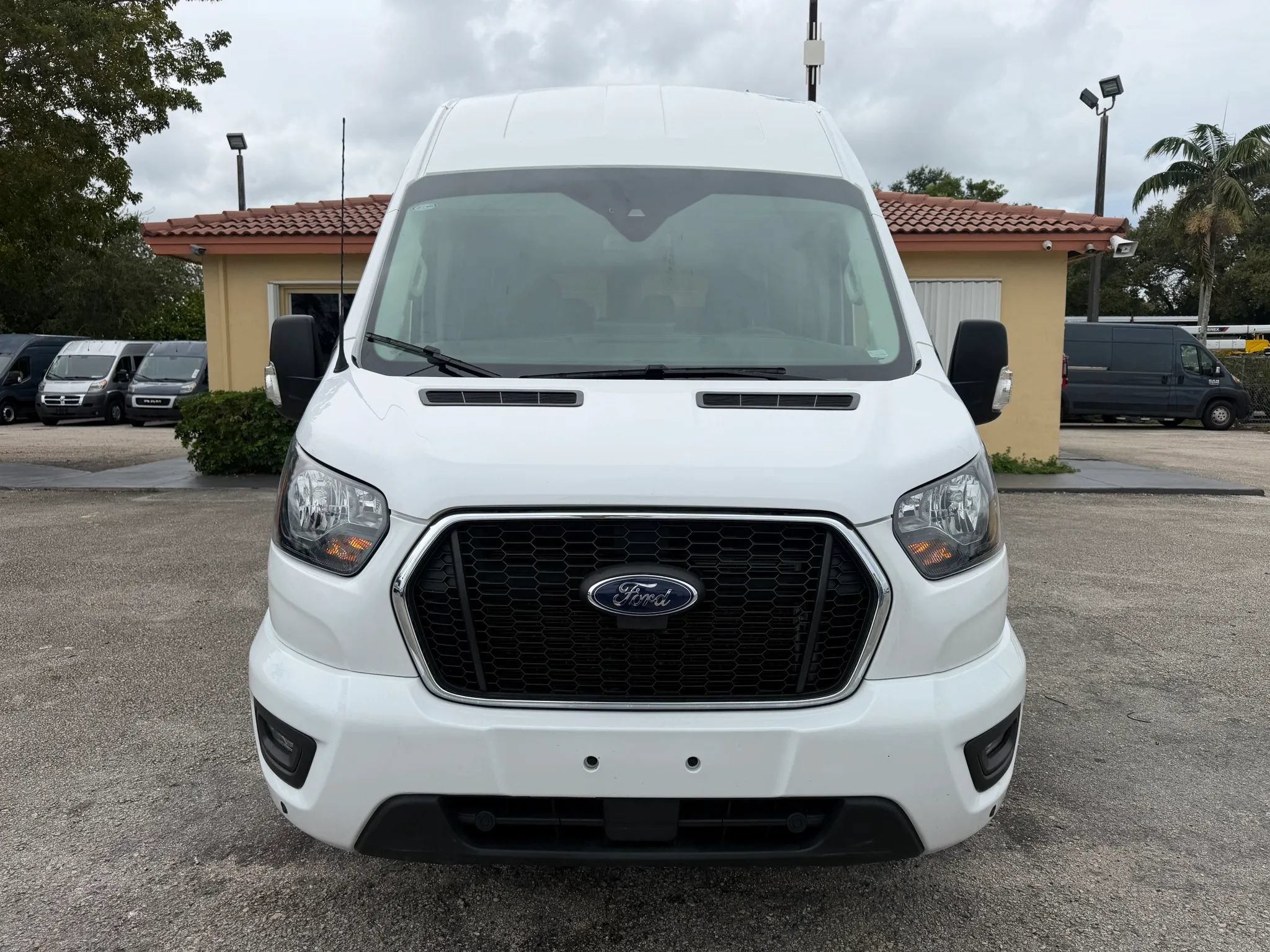 Used 2024 Ford Transit 350 XLT RWD image 11