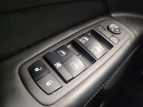 Used 2022 Jeep Grand Cherokee Limited image 27