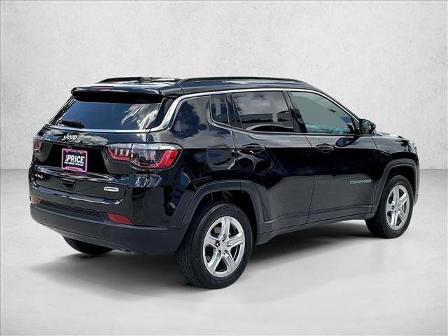 Used 2023 Jeep Compass Latitude AWD/4WD image 2