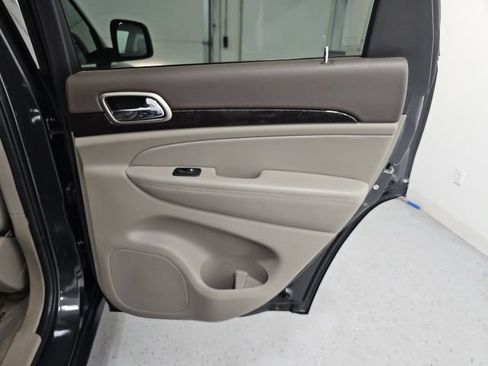 Used 2011 Jeep Grand Cherokee Laredo AWD/4WD image 30