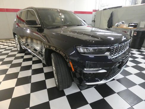 Used 2024 Jeep Grand Cherokee Summit w/ Luxury Tech Group V image 3