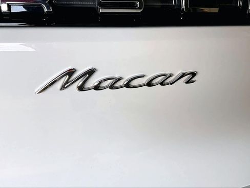Used 2025 Porsche Macan image 10