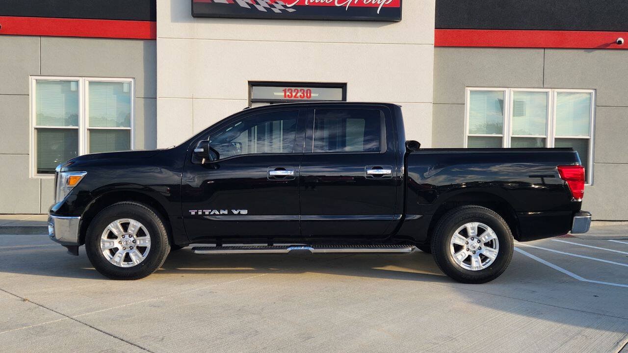 Used 2018 Nissan Titan SV AWD/4WD image 3