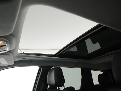 Certified 2019 Jeep Grand Cherokee Summit w/ Trailer Tow Group IV image 17