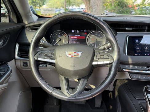 Used 2021 Cadillac XT4 Premium Luxury FWD image 34