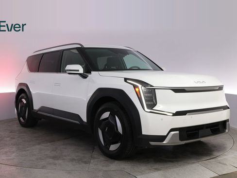 Used 2024 Kia EV9 Wind AWD/4WD image 13